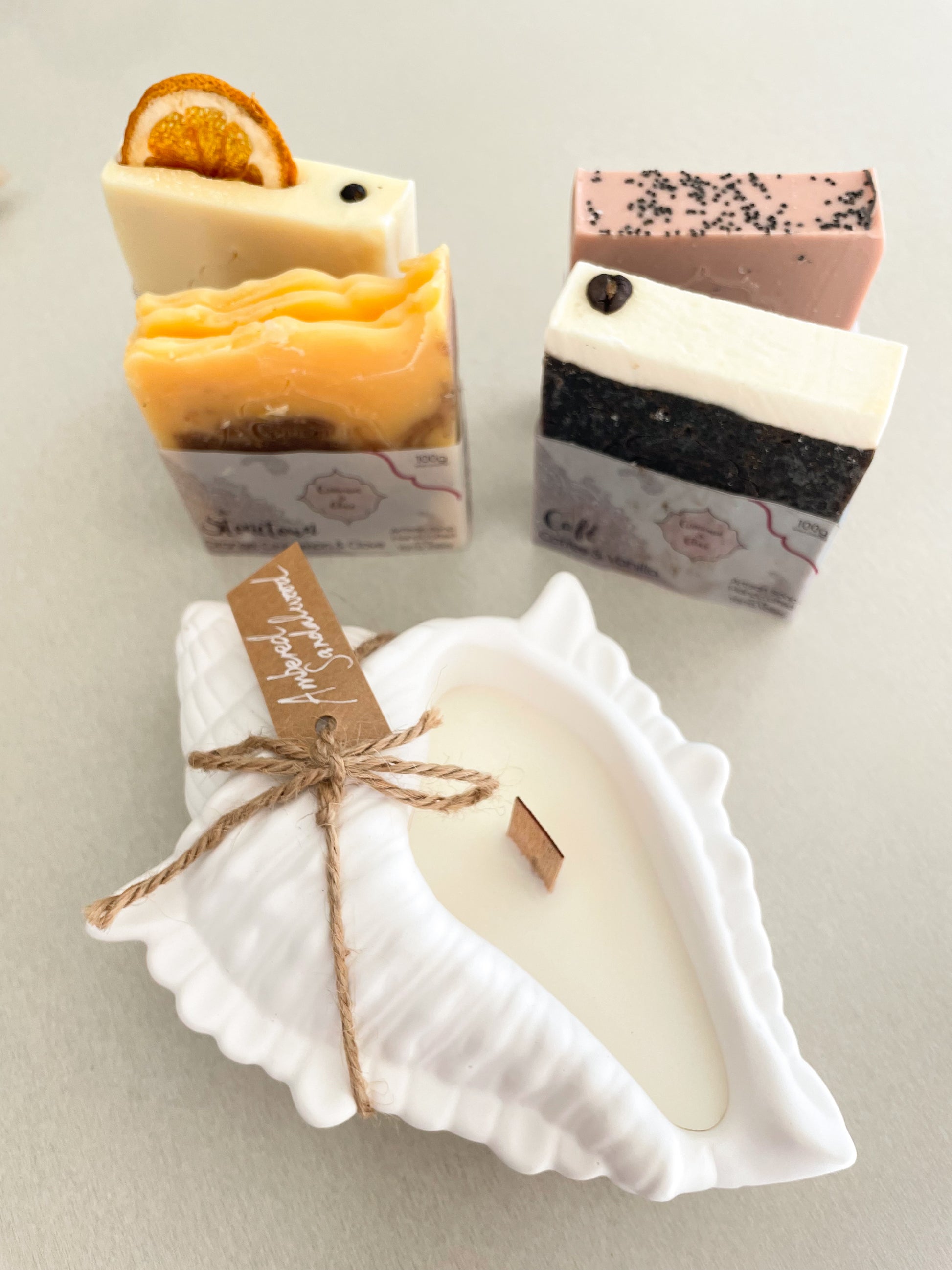 Image of the self care gift set - Seashell scented soywax candle, 4 natural handmade soaps